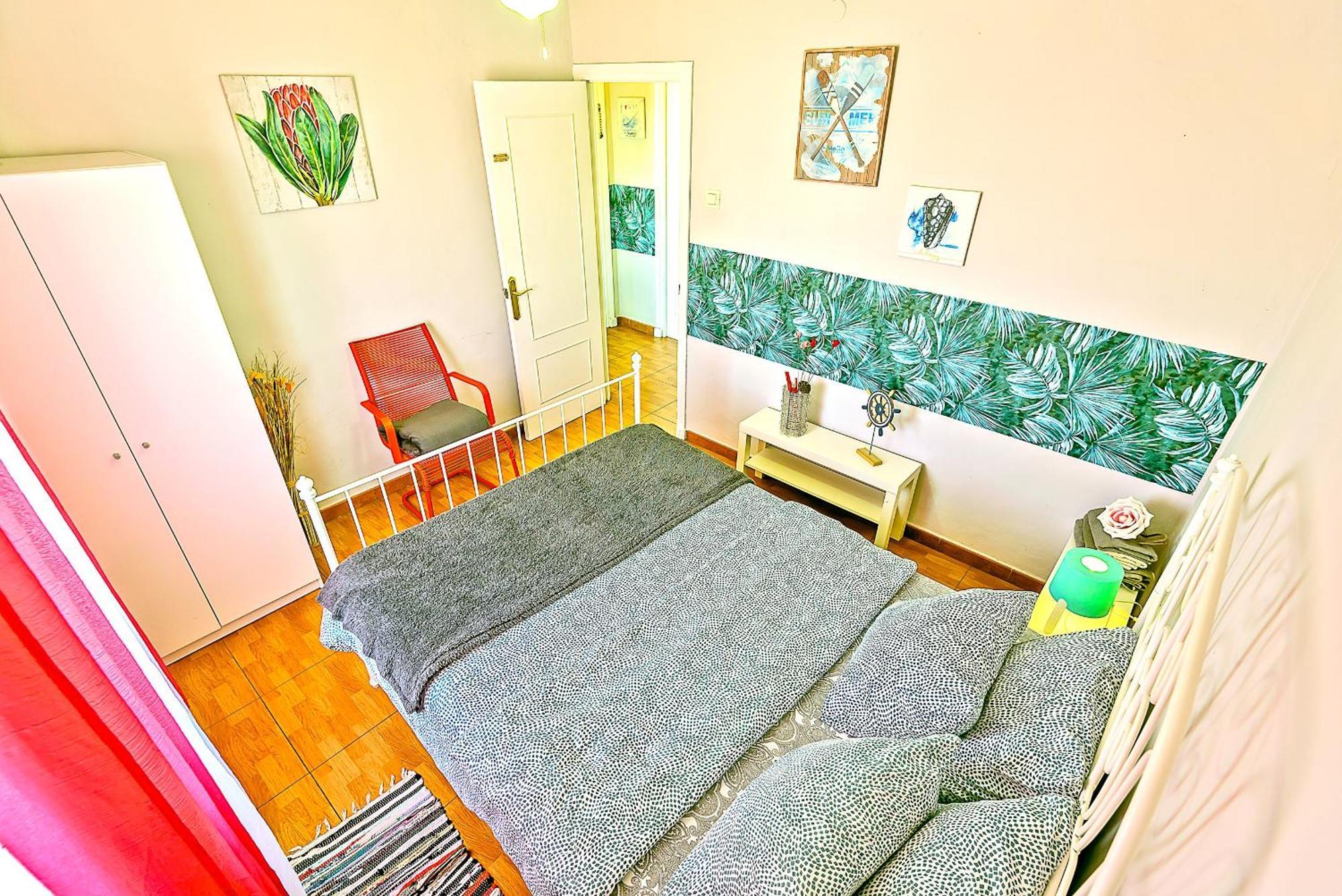 Apartment Plaza De Toros 3-bedroom With Balcony *
