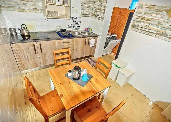 Plaza De Toros 3-Bedroom Apartment With Balcony