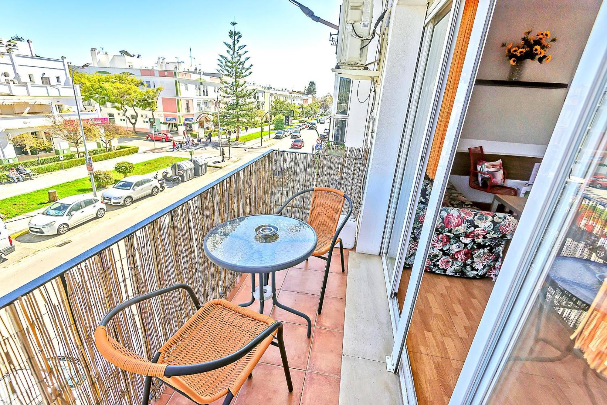 Plaza De Toros 3-bedroom With Balcony *