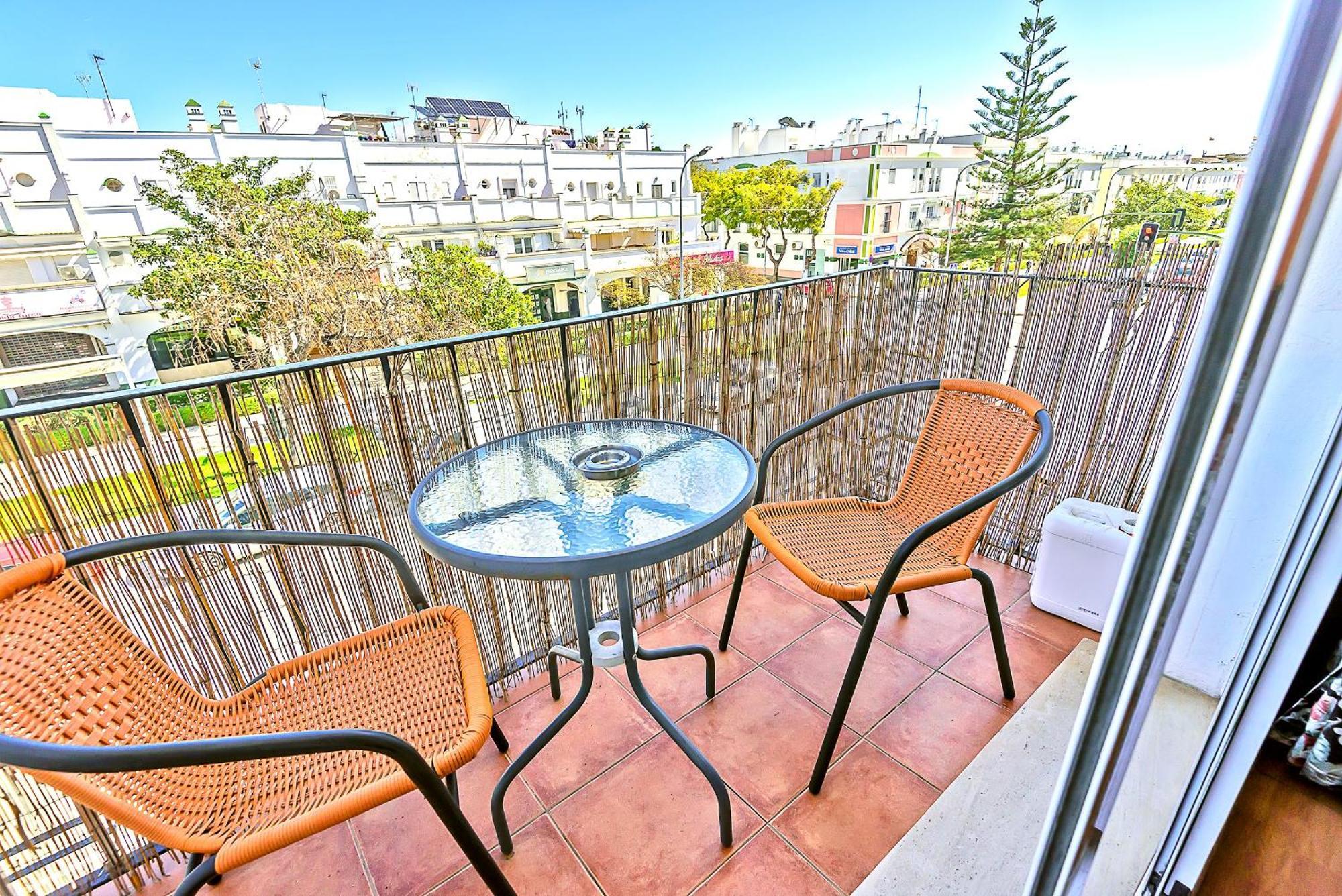 Plaza De Toros 3-bedroom With Balcony *